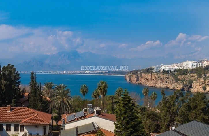 Antalya&#39;nın kalesinin merkezinde otel